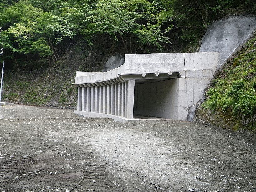 玄倉林道洞門工事（山北町）