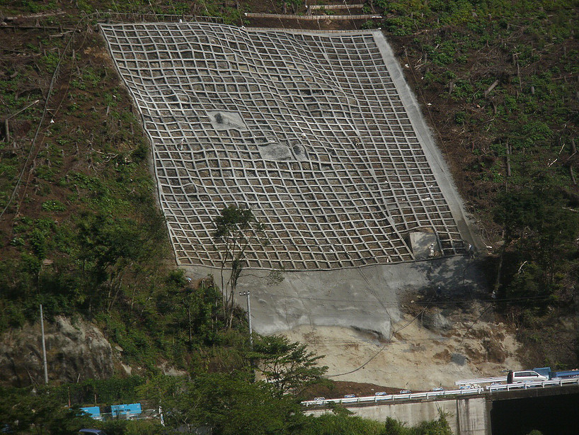 丹沢湖上ノ山法面工事（山北町）